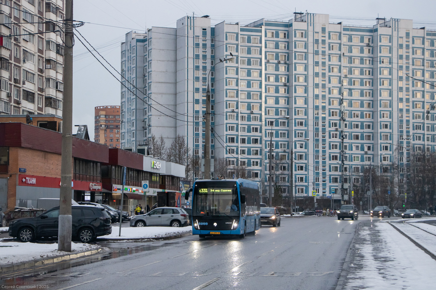 Moskau, KAMAZ-6282 Nr. 490257