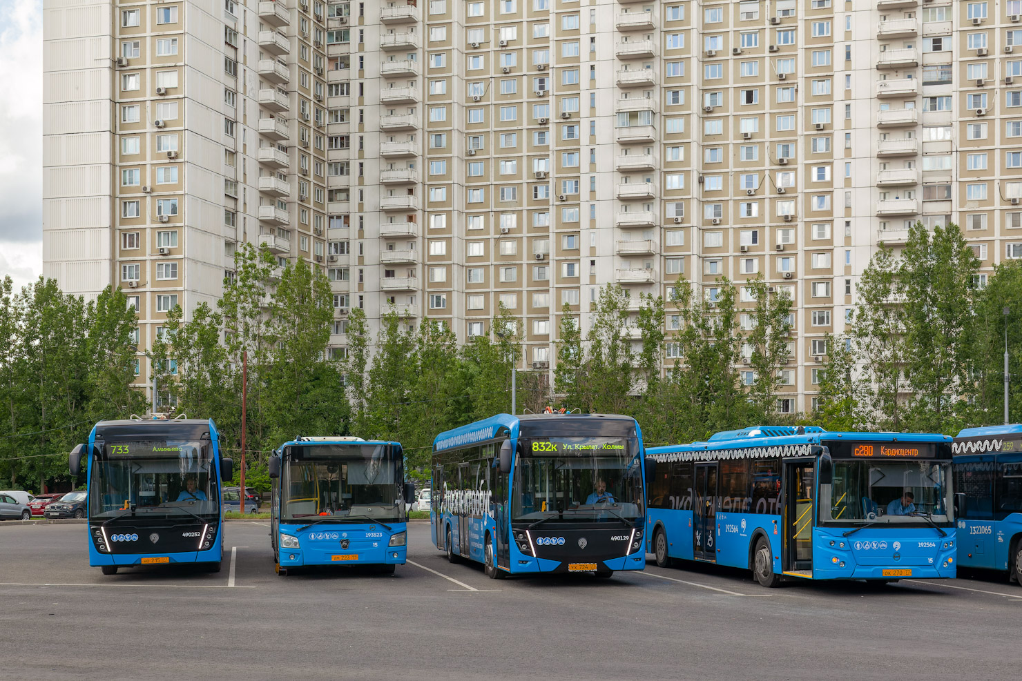 Москва, КАМАЗ-6282 № 490252; Москва, КАМАЗ-6282 № 490129