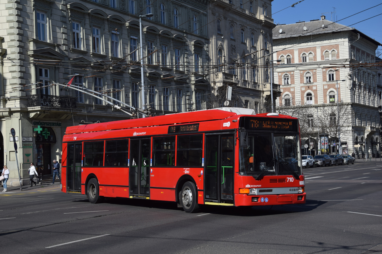 Budapest, Ikarus 412.81 N°. 710