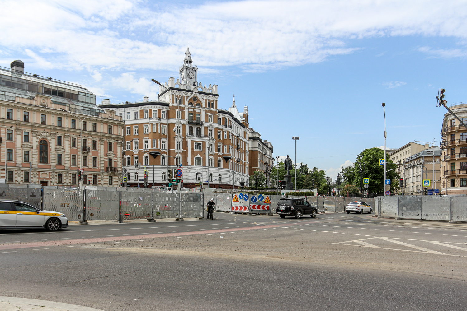 Moscow — Construction of a tram line on Academician Sakharov Avenue