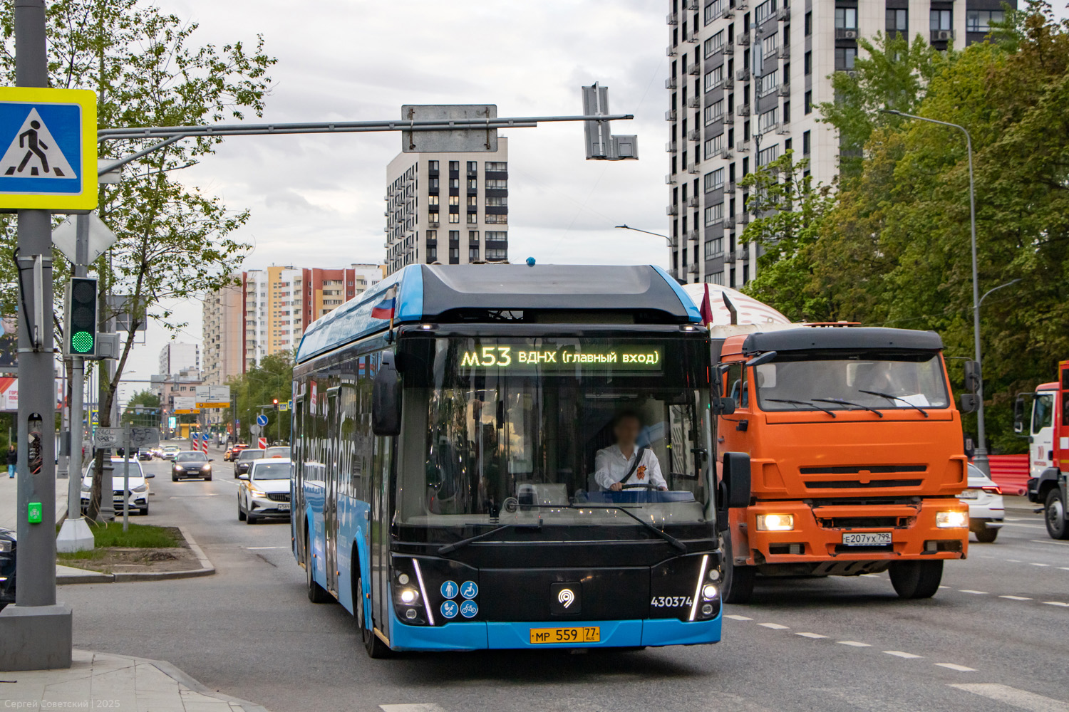 Moskva, LiAZ-6274 č. 430374