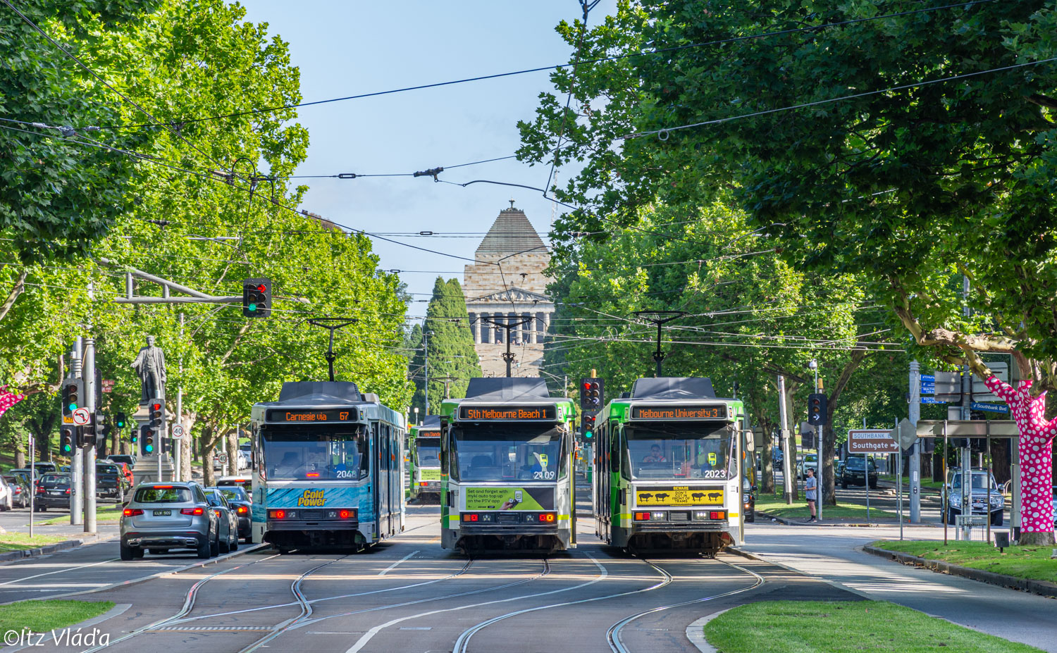 Мельбурн, Comeng B2 Class № 2048; Мельбурн, Comeng B2 Class № 2109; Мельбурн, Comeng B2 Class № 2023