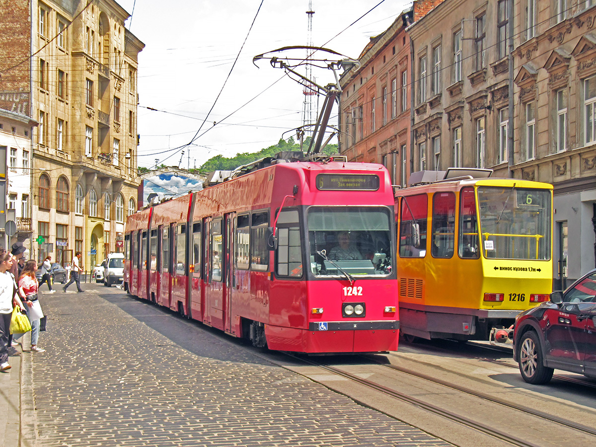 Львов, ACMV/ABB/Duewag Be 4/8 № 1242