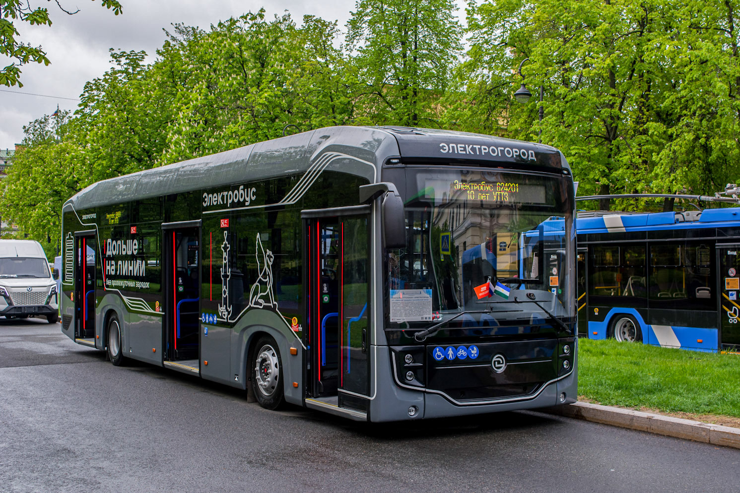 Уфа, УТТЗ-6242.01 № Б/н; Санкт-Петербург — Фестиваль «ТранспортФест — 2025»