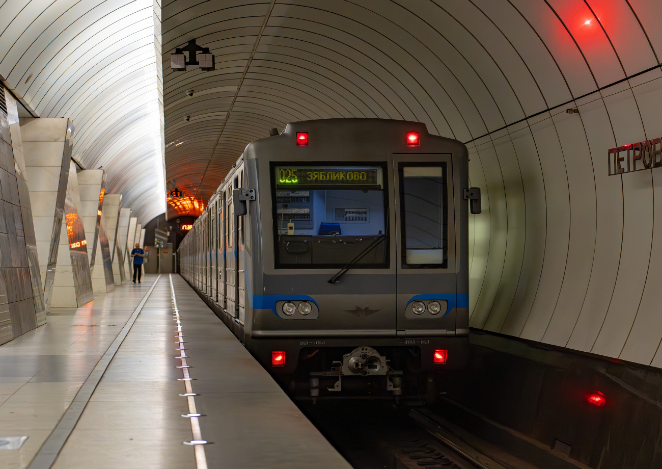 莫斯科, 81-717.6 # 27015