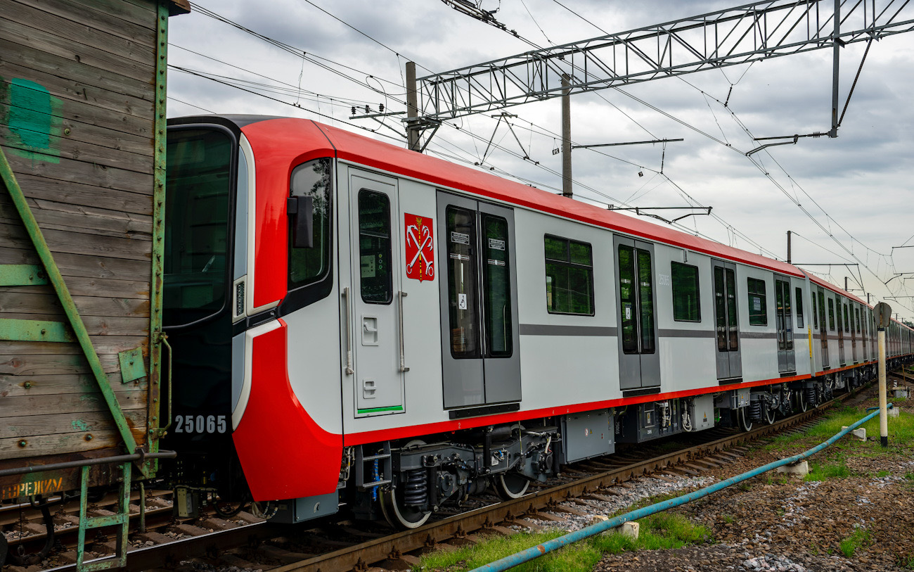 Санкт-Петербург, 81-725.1  «Балтиец» № 25065; Санкт-Петербург — Метрополитен — Перегонка вагонов метро по ж/д