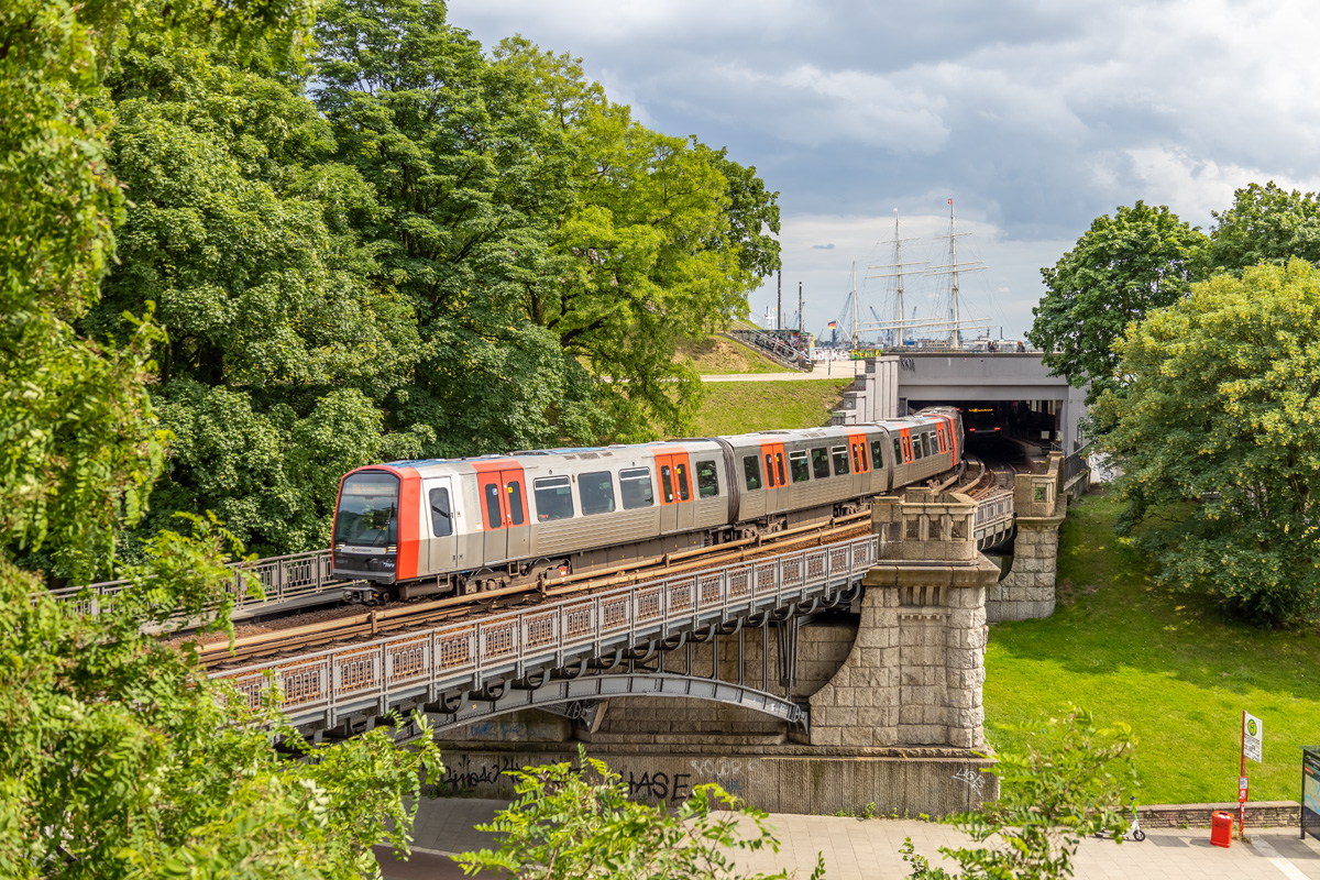 Гамбург, HHA DT5.1.6 № 402; Гамбург — U-Bahn — Линия U3