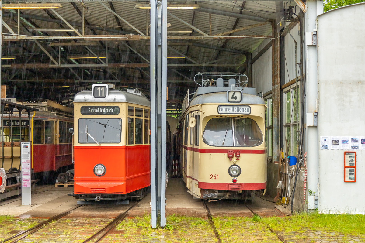 Шёнбергер Штранд, Falkenried V3 № 2970; Шёнбергер Штранд, Duewag T4 № 241