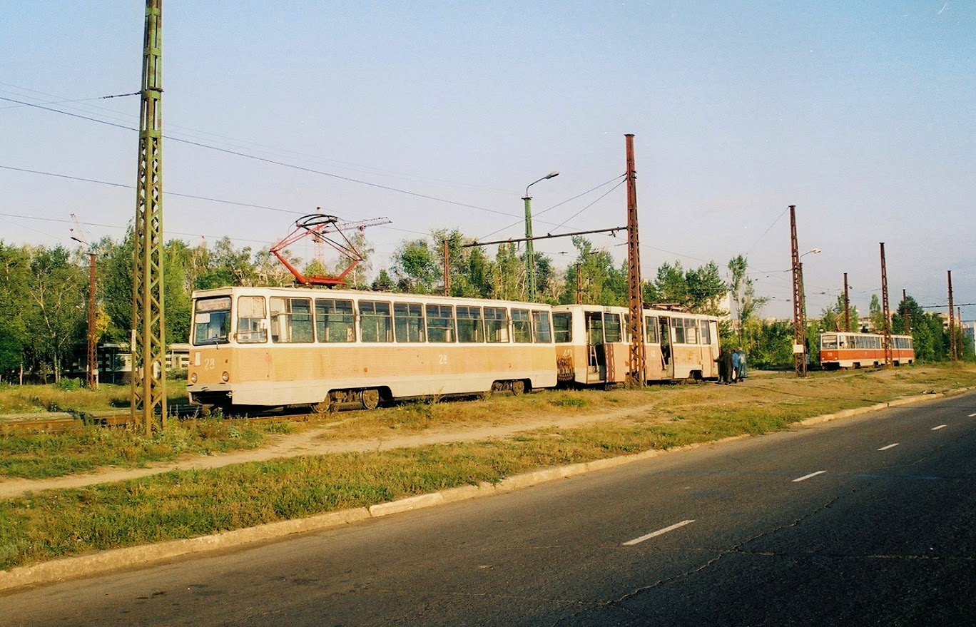 Старый Оскол, 71-605 (КТМ-5М3) № 28; Старый Оскол — Исторические фотографии [1976-2003]; Старый Оскол — Остановочные пункты