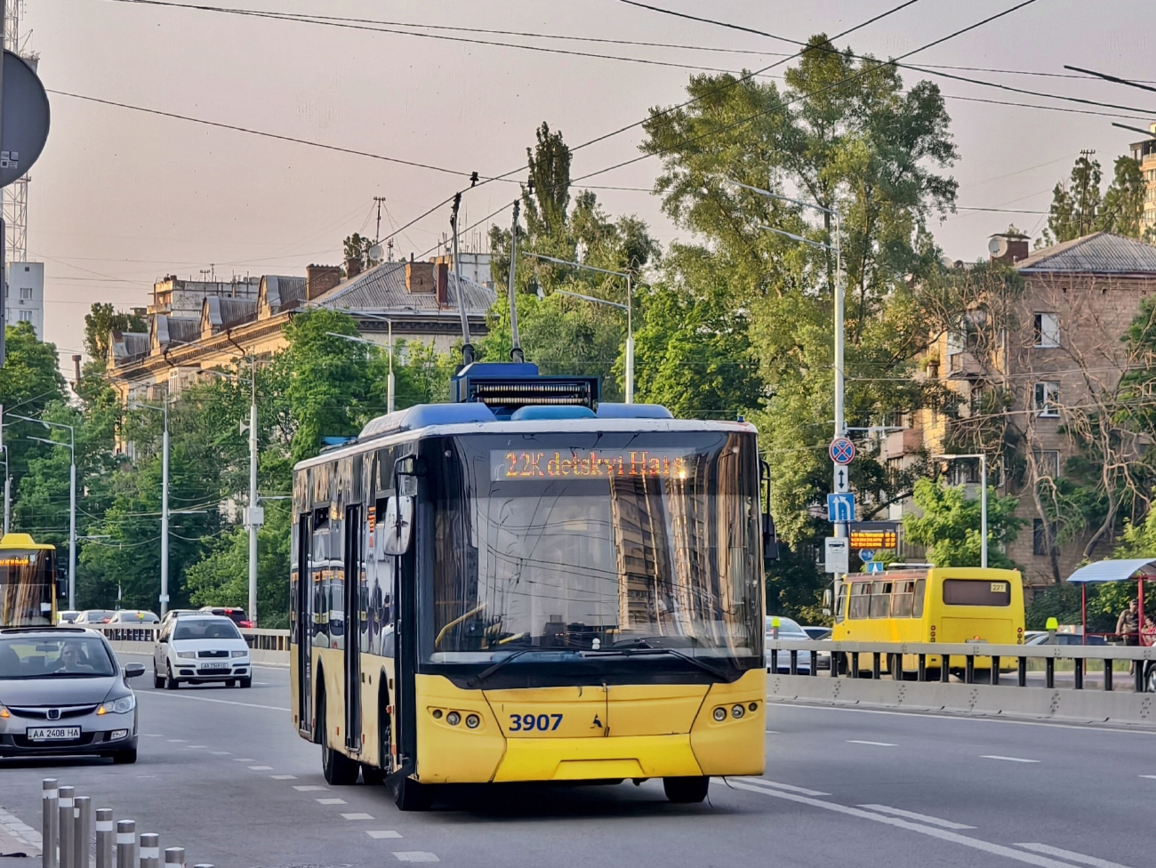 Kyiv, LAZ E183D1 # 3907 Kyiv, LAZ E183D1 # 3907