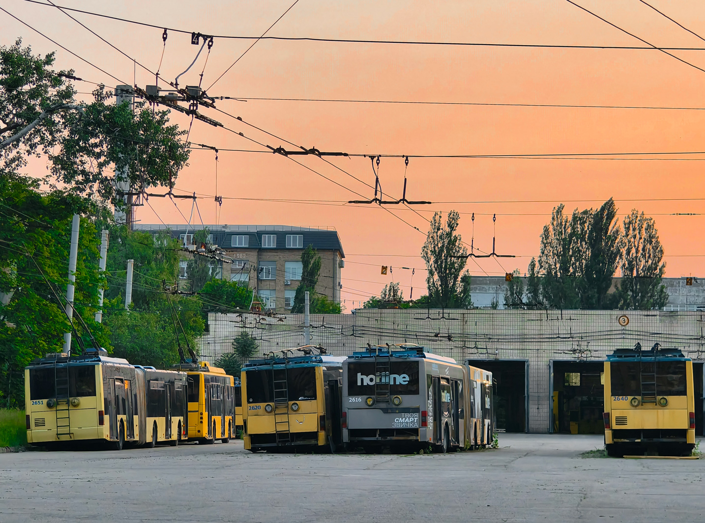 Киев, ЛАЗ E301D1 № 2651; Киев, ЛАЗ E301D1 № 2616; Киев, ЛАЗ E301D1 № 2640; Киев — Троллейбусные депо: 2