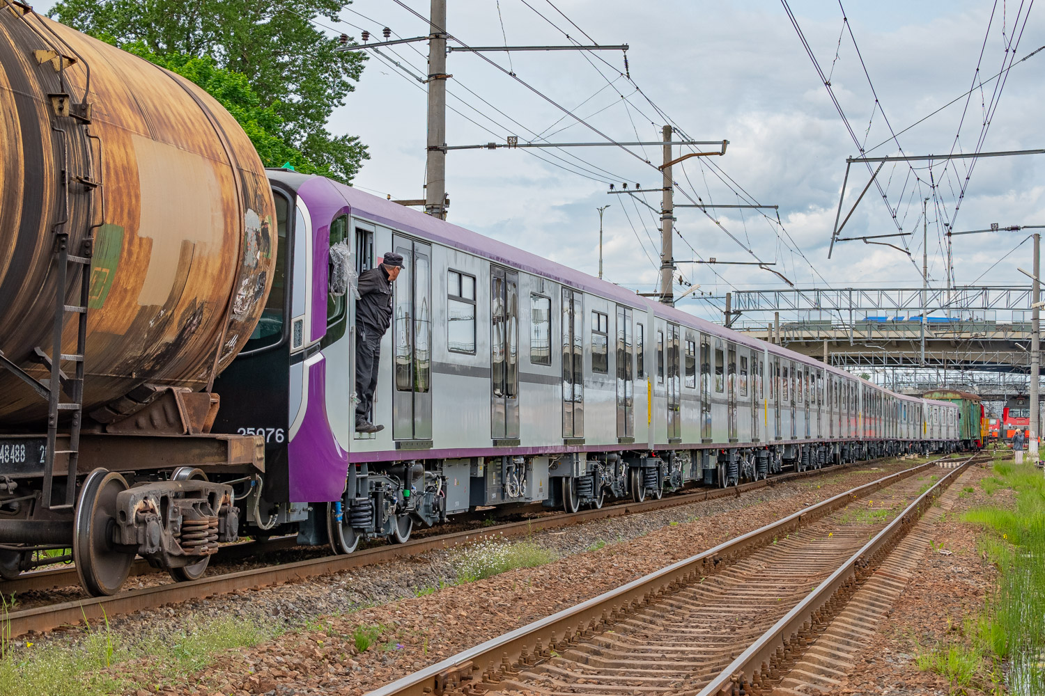 Санкт-Петербург, 81-725.2 «Балтиец» № 25076; Санкт-Петербург — Метрополитен — Перегонка вагонов метро по ж/д