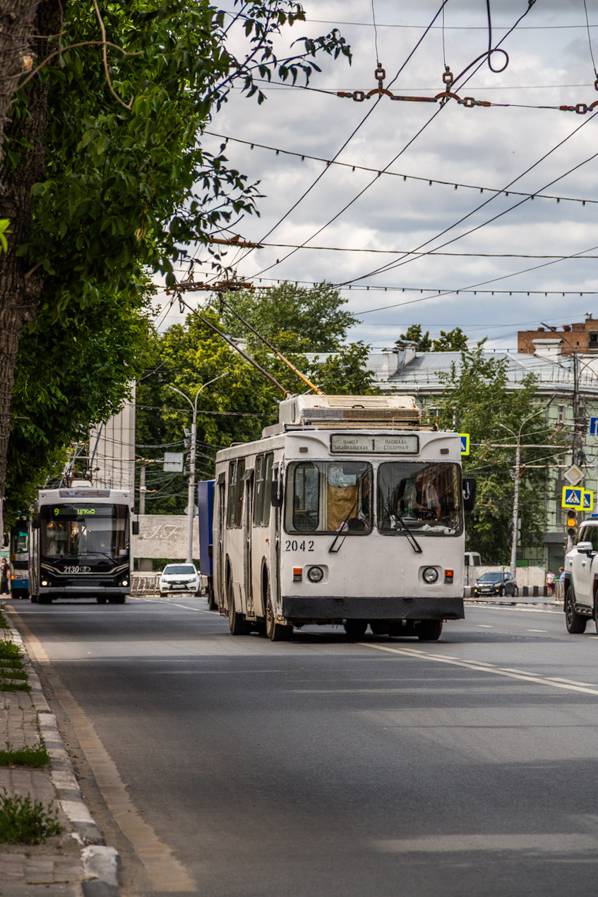 Рязань, ЗиУ-682ГМ1 (с широкой передней дверью) № 2042 Рязань, ЗиУ-682ГМ1 (с широкой передней дверью) № 2042