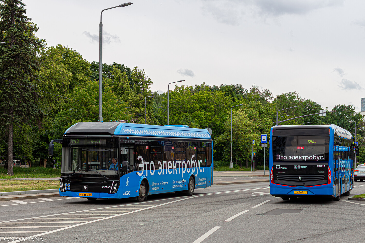 Moskwa, LiAZ-6274 Nr 430243; Moskwa, KAMAZ-52222 Nr 492213