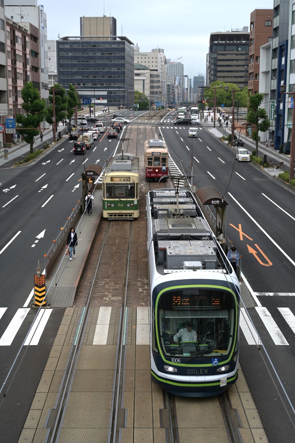 Хиросима, Hiroshima 700 series № 711; Хиросима, Green Mover Lex Hiroshima series 1000 № 1006