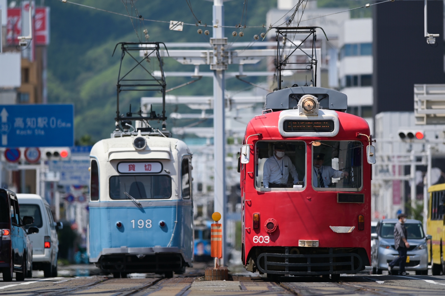 Kochi, Strømmen 4-axle motor car Br. 198; Kochi, Tosaden Br. 603