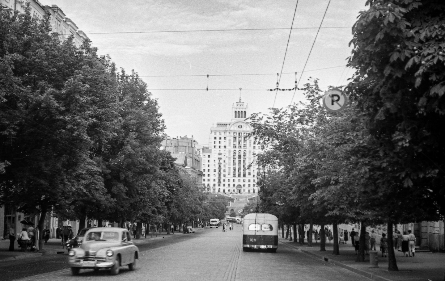 Киев, МТБ-82Д № 318; Киев — Исторические фотографии