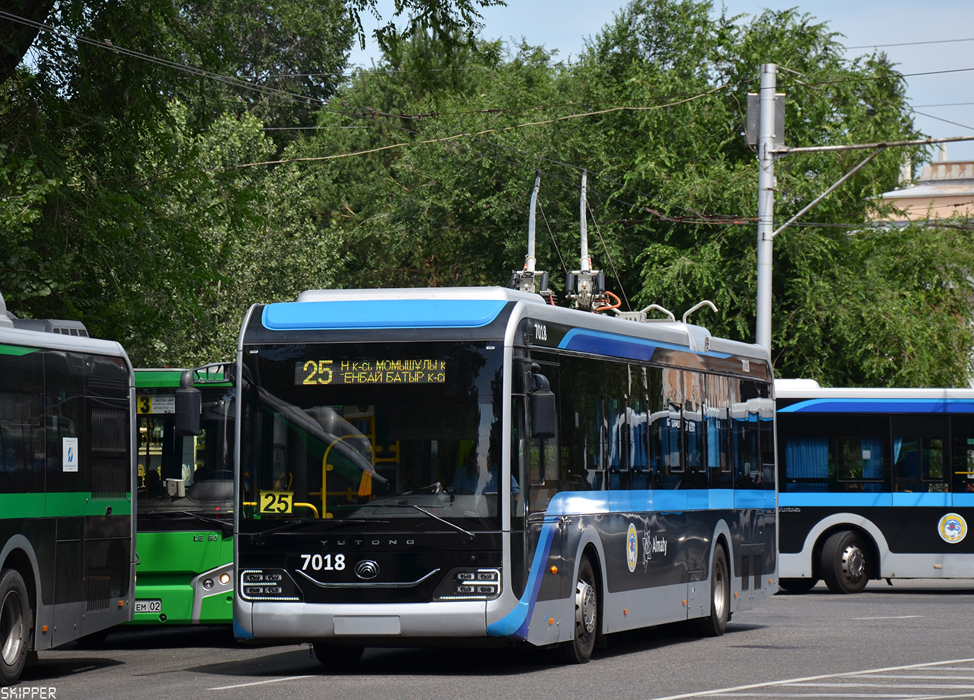 Алматы, Yutong ZK6128BEVG (QazTehna) № 7018 Алматы, Yutong ZK6128BEVG (QazTehna) № 7018