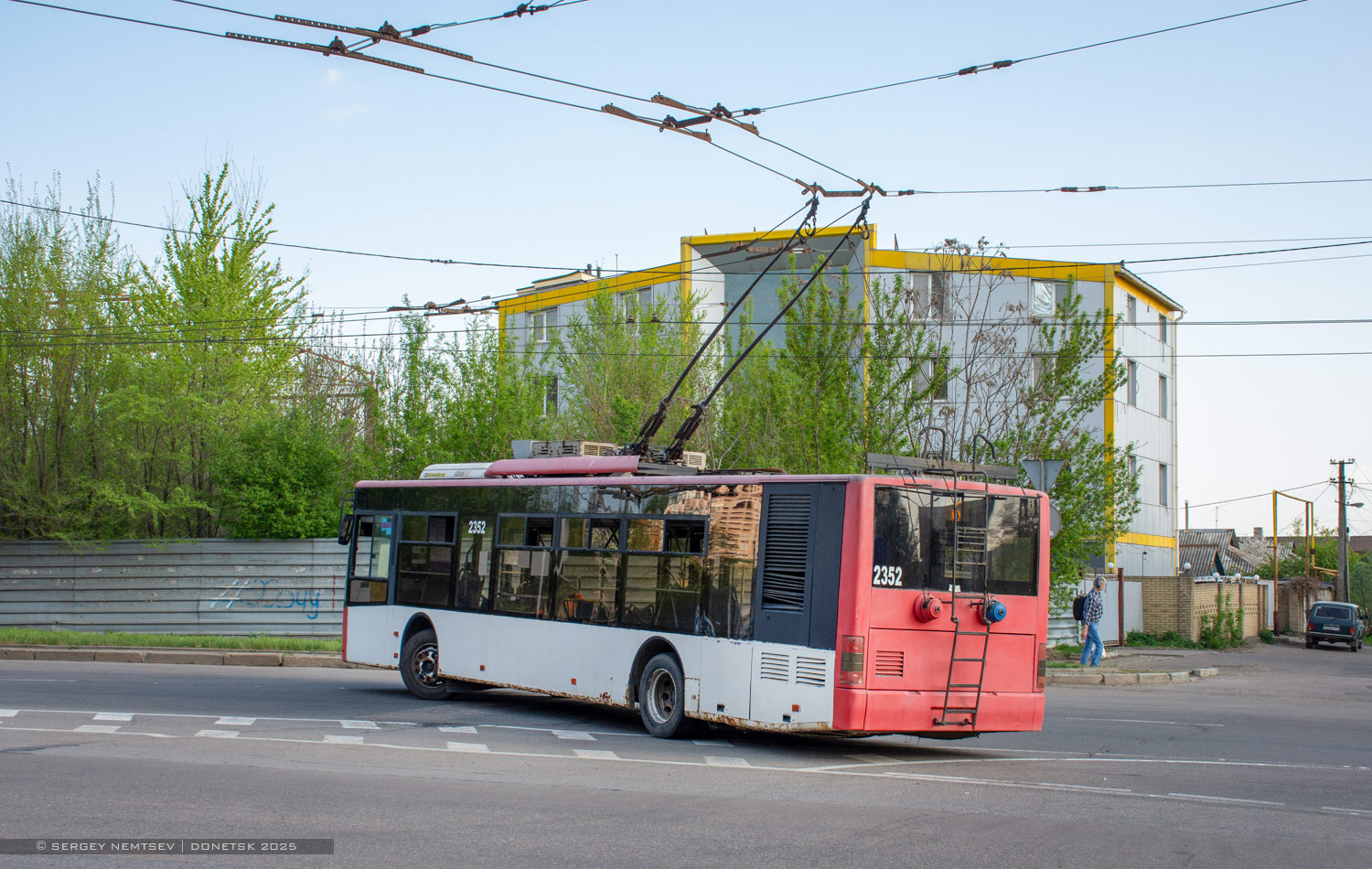 Донецк, ЛАЗ E183A1 № 2352