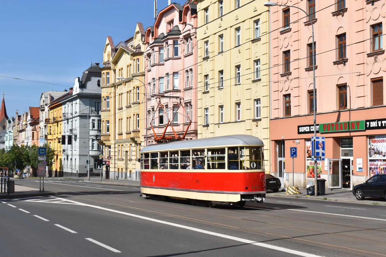 Plzeň, Tatra T1 Br. 121; Plzeň — Celebrating the history of tram transport — farewell to the K3R-NT and T3R-P trams, 70 years of operation of the T1 trams and 65 years of operation of the T2 trams Plzeň, Tatra T1 Br. 121; Plzeň — Celebrating the history of tram transport — farewell to the K3R-NT and T3R-P trams, 70 years of operation of the T1 trams and 65 years of operation of the T2 trams