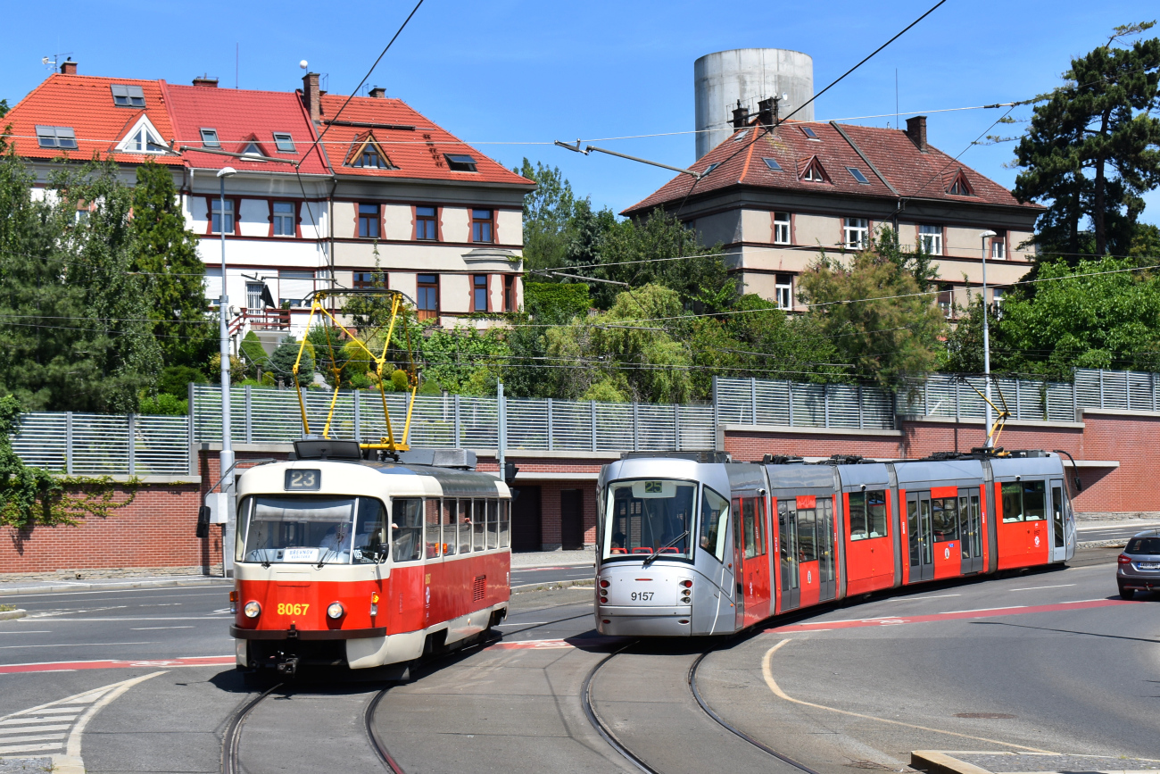 Прага, Tatra T3M2-DVC № 8067; Прага, Škoda 14T Elektra № 9157