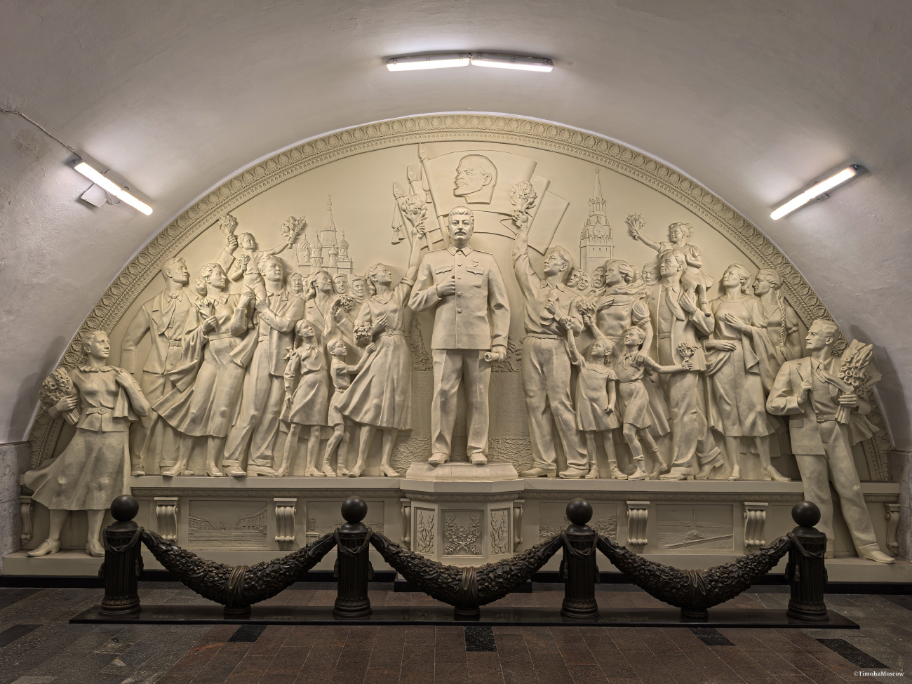 Москва — Метрополитен — [5] Кольцевая линия