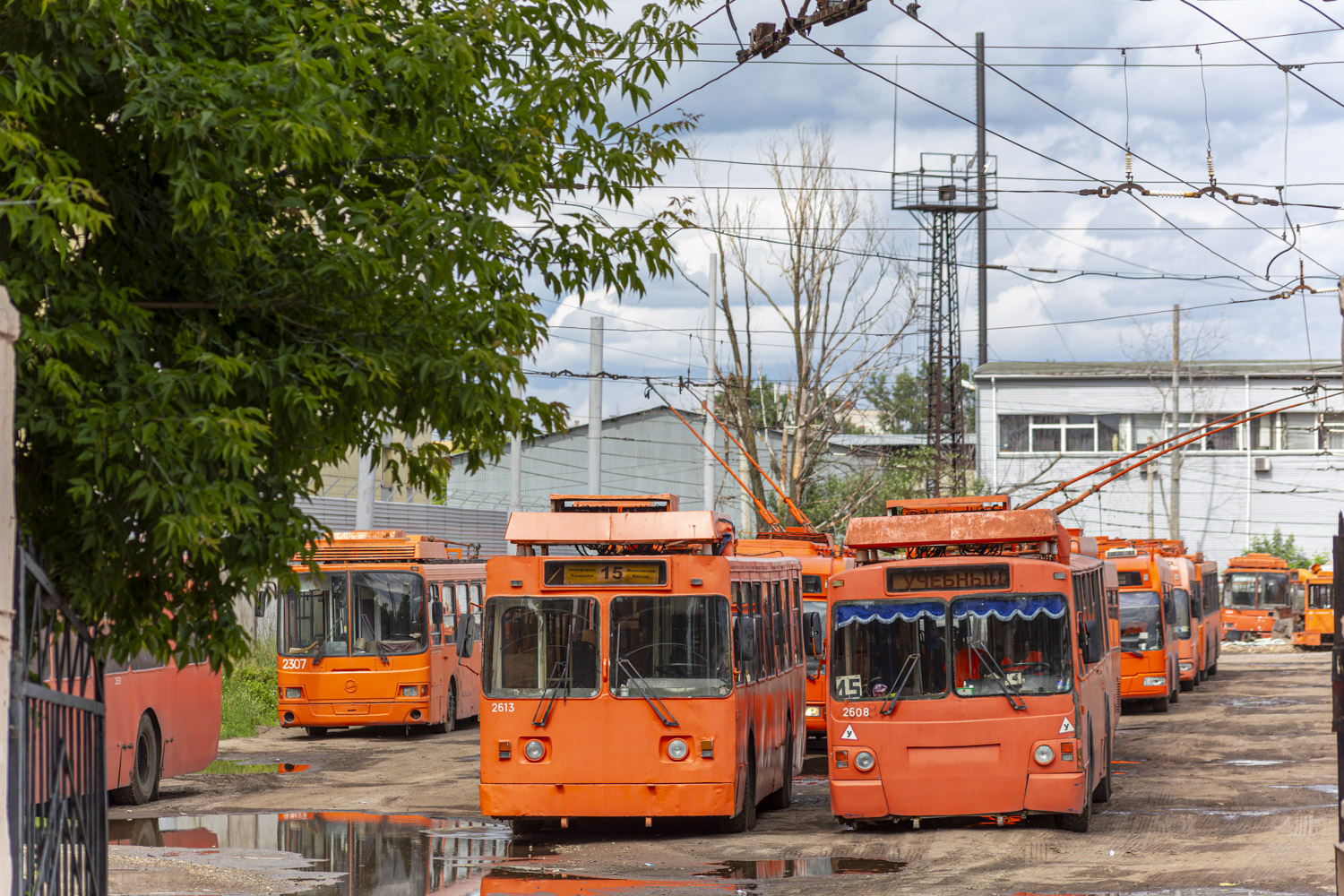 Nischni Nowgorod, ZiU-682 GOH Ivanovo Nr. 2613; Nischni Nowgorod, ZiU-682 GOH Ivanovo Nr. 2608