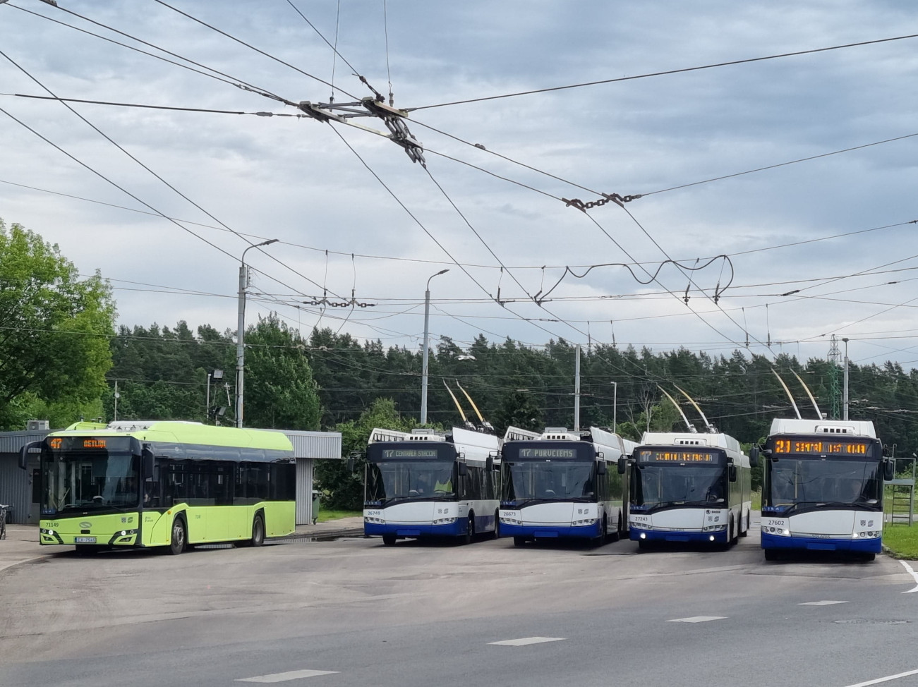 里加, Solaris Urbino IV 12 Electric # 71149; 里加, Škoda 27Tr Solaris III # 27602