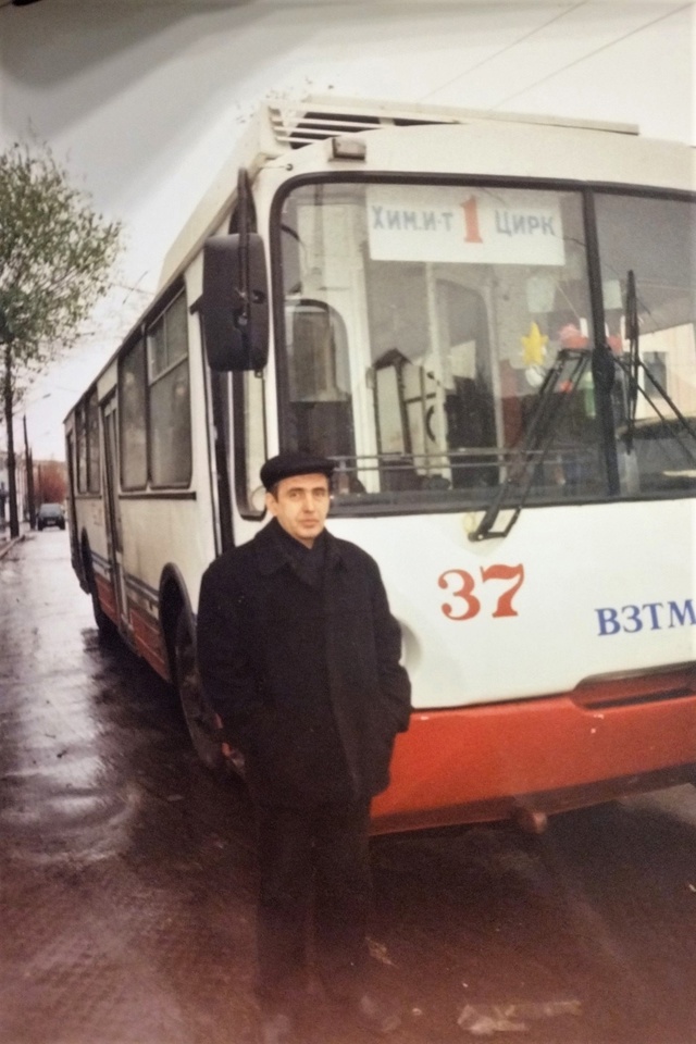 Тверь, ВЗТМ-5284 № 37; Тверь — Работники городского электротранспорта; Тверь — Тверской троллейбус в начале 2000-х гг. (2002 — 2006 гг.)