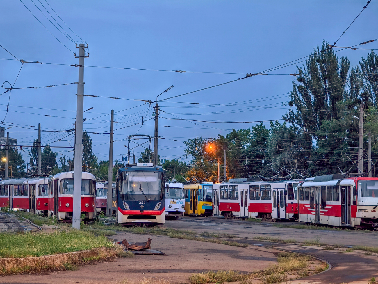 Киев, К1М № 353; Киев, KT3UA № 408; Киев, Tatra T3SU № 5680; Киев, Tatra T6A5 № 005; Киев, T3UA-3 «Каштан» № 602; Киев — Трамвайные депо: Дарницкое