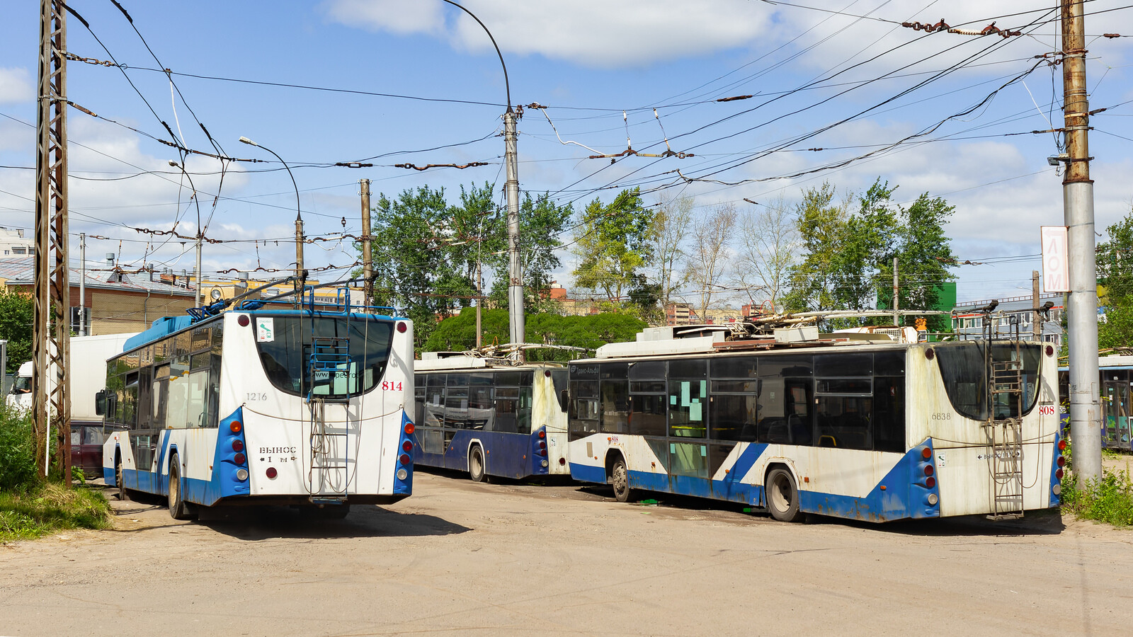 Vologda, VMZ-5298.01 “Avangard” č. 814; Vologda, VMZ-5298.01 “Avangard” č. 808