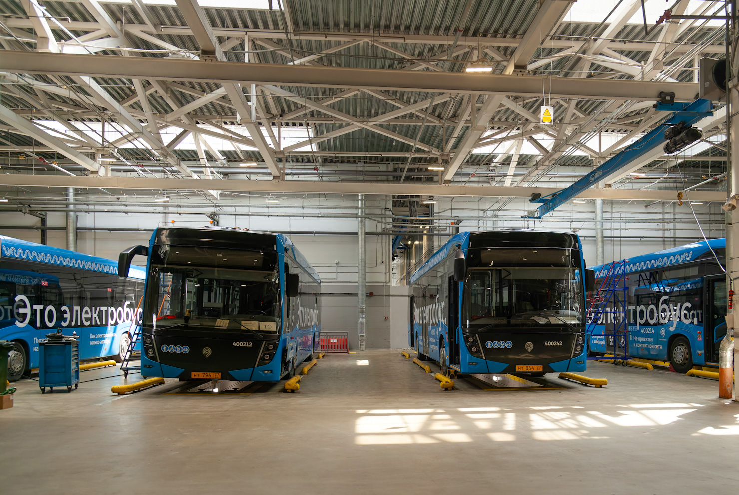 Москва, КАМАЗ-6282 № 400212; Москва, КАМАЗ-6282 № 400242