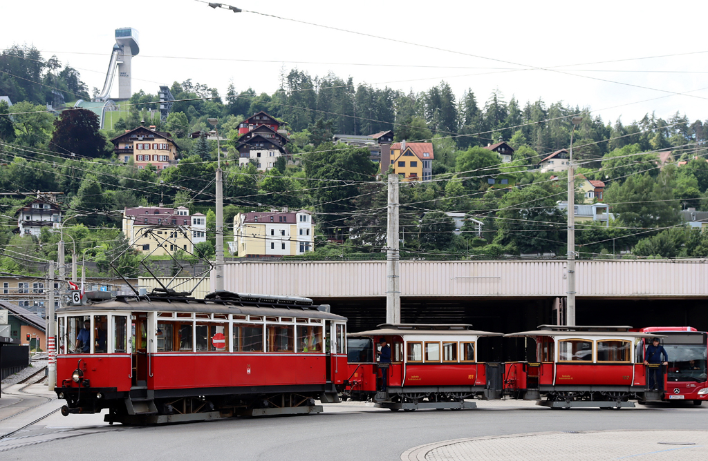 Інсбрук, Четырёхосный моторный Graz № 3; Інсбрук, Двухосный прицепной Graz № 103; Інсбрук, Двухосный прицепной Graz № 102; Інсбрук — 125 Jahre Linie 6
