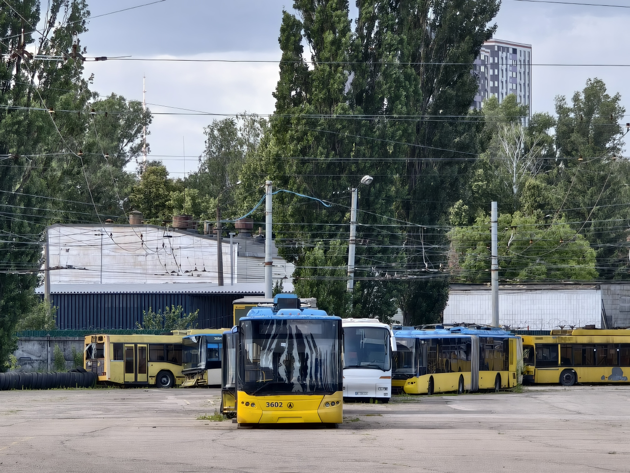 Kijiva, LAZ E301D1 № 3602; Kijiva — Trolleybus depots: 3