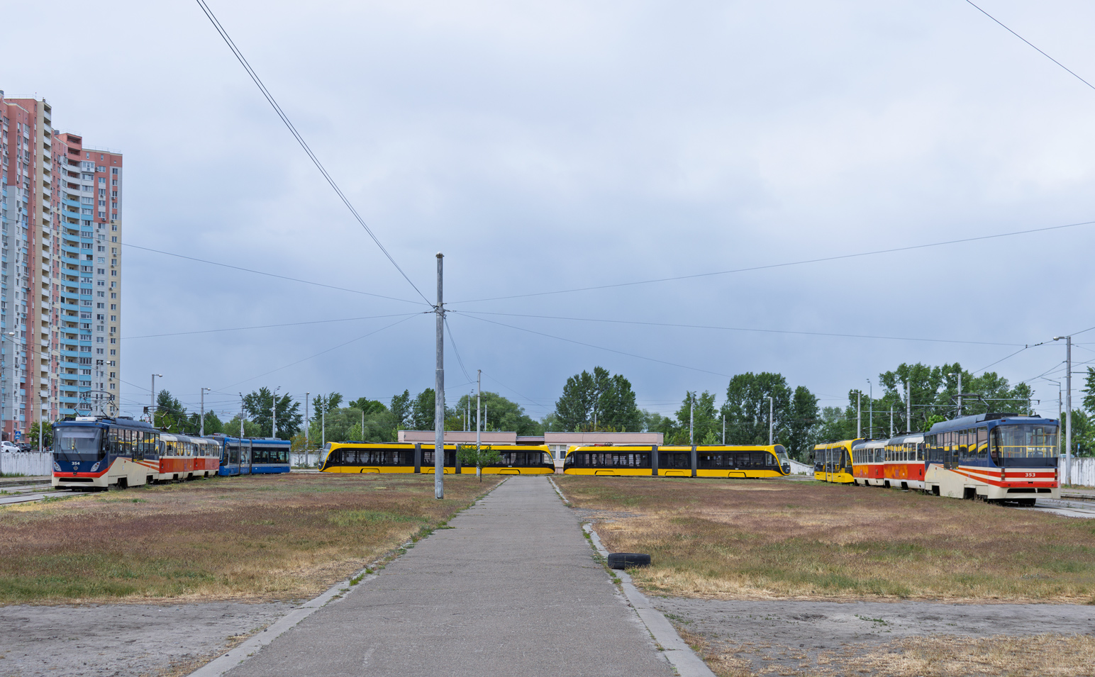 Kyjev, K1M č. 354; Kyjev, K1M č. 353; Kyjev — Terminus stations