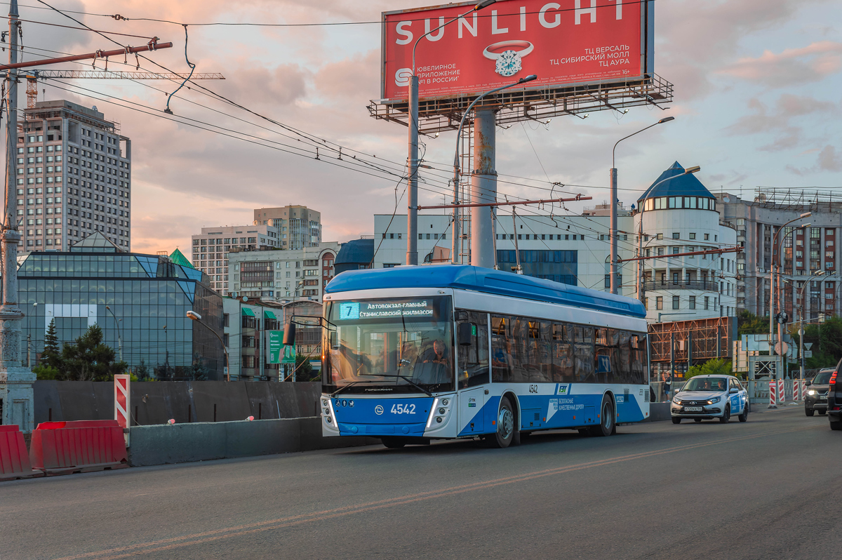Новосибирск, УТТЗ-6241.01 «Горожанин» № 4542