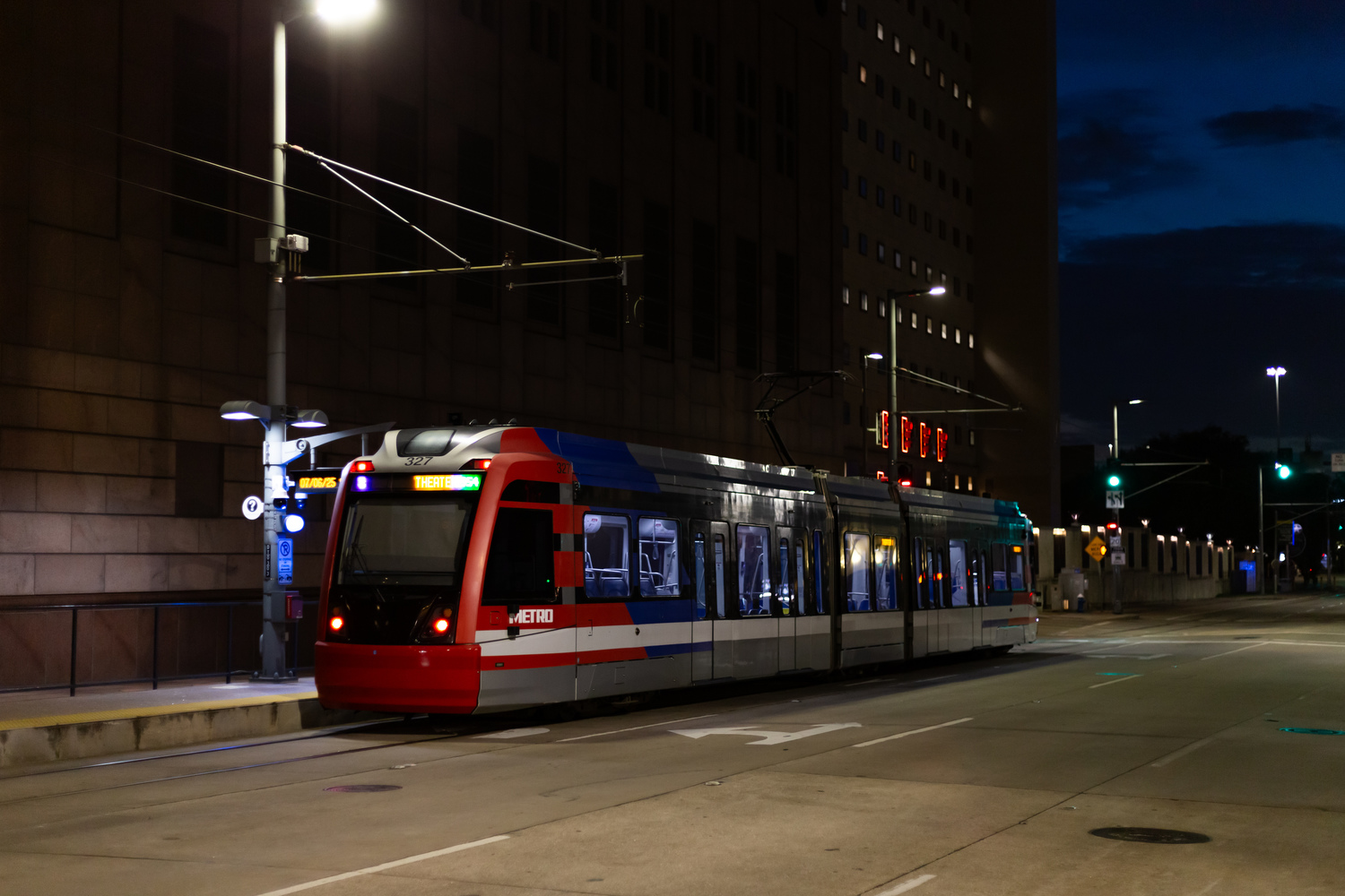 Хьюстон, CAF Urbos 70 № 327