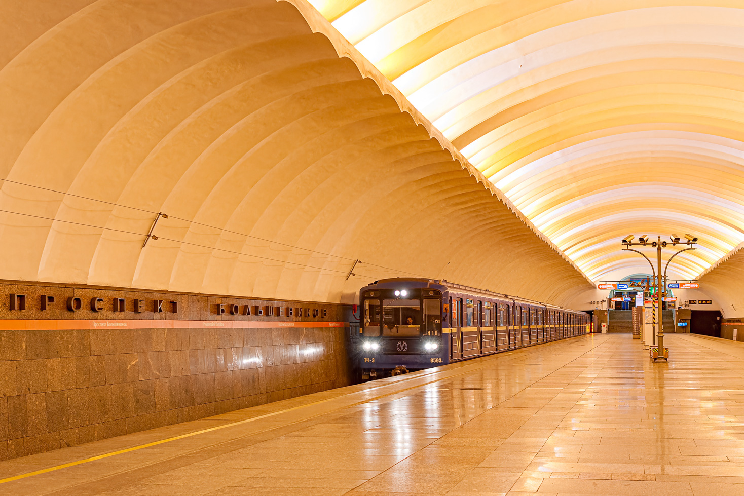 Sanktpēterburga, 81-717 (LVZ) № 8593; Sanktpēterburga — Metro — Line 4