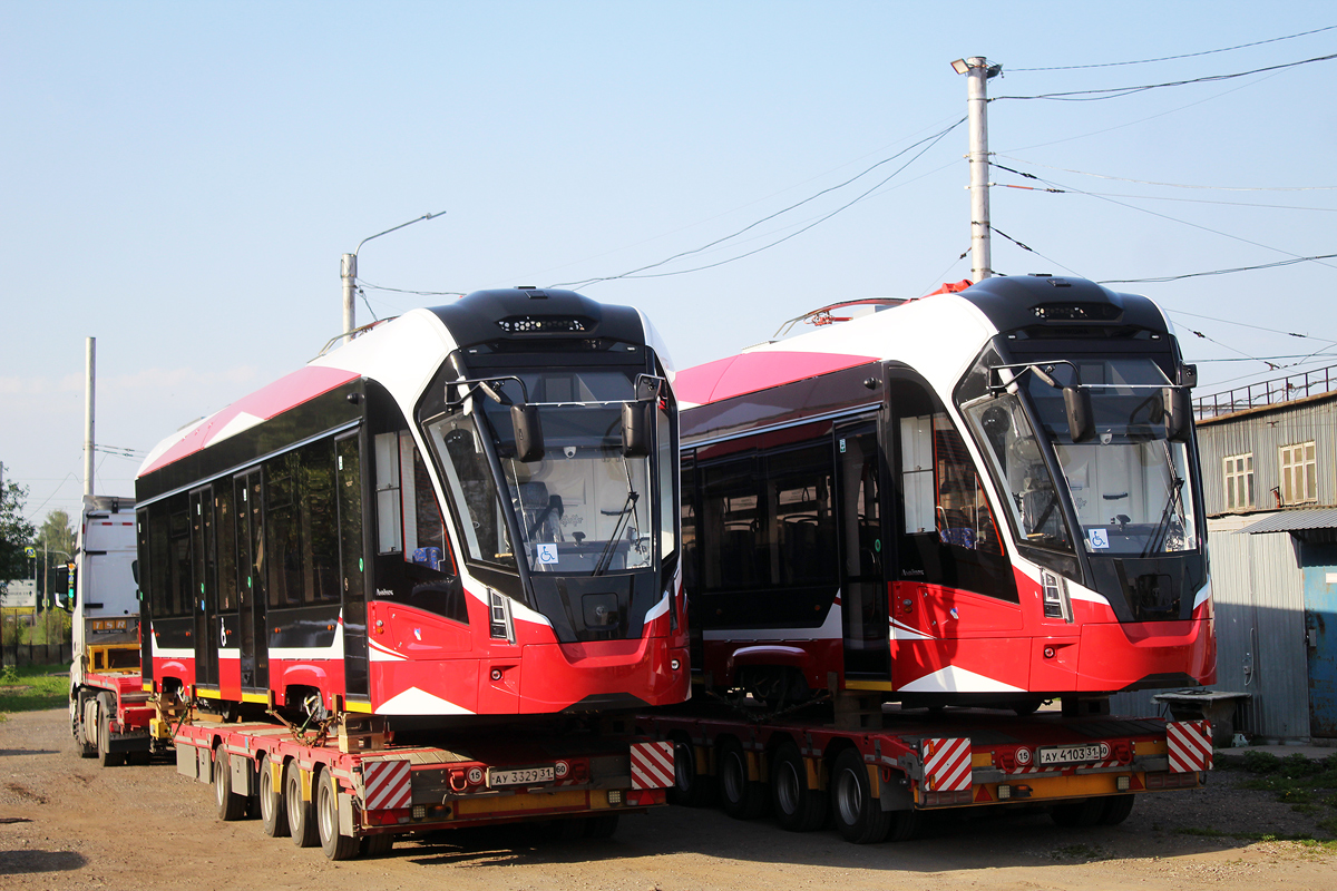 Череповец, 71-911ЕМ «Львёнок» № 195; Череповец, 71-911ЕМ «Львёнок» № 193; Череповец — Трамваи без номеров (новые вагоны)