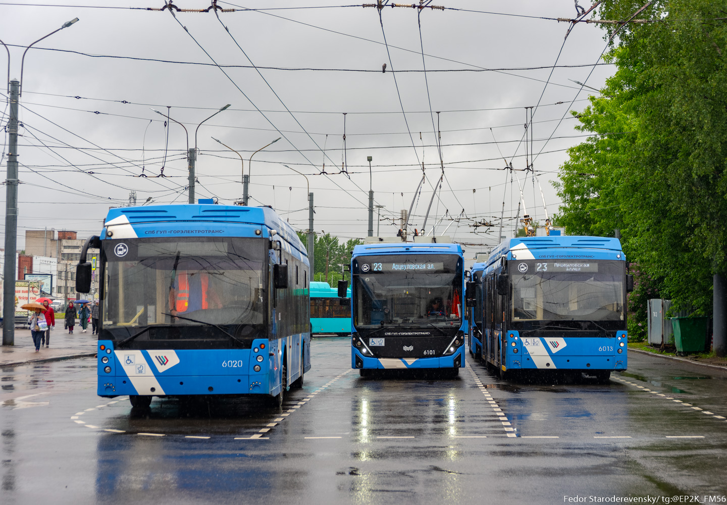 Saint-Petersburg, Trolza-5265.08 “Megapolis” č. 6020; Saint-Petersburg, BKM 32100D «Olgerd» č. 6101; Saint-Petersburg, Trolza-5265.08 “Megapolis” č. 6013