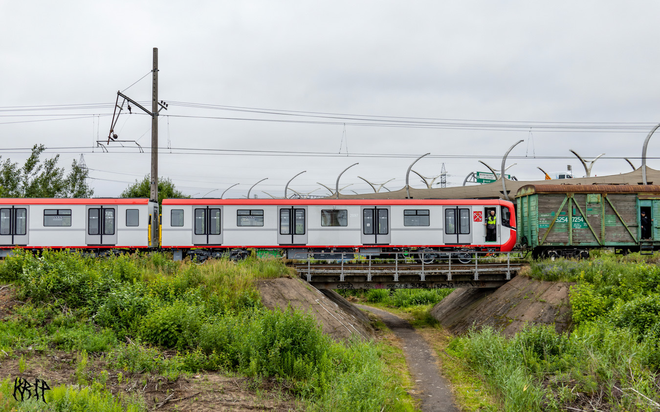 Санкт-Петербург, 81-725.1  «Балтиец» № 25067; Санкт-Петербург — Метрополитен — Перегонка вагонов метро по ж/д