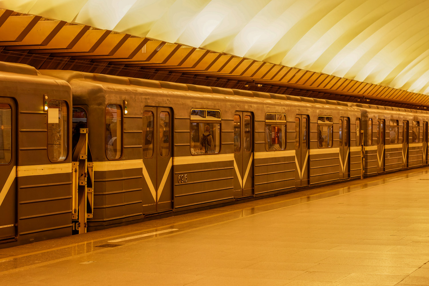 Санкт-Петербург, Ем-501 № 6916