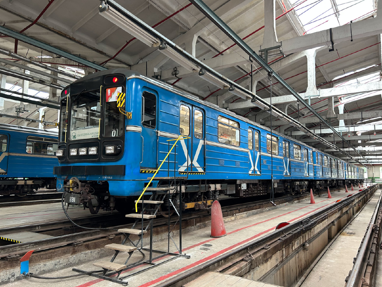 Екатеринбург, 81-717.5 (ЛВЗ/ВМ) № 8911; Екатеринбург — Метрополитен — Электродепо