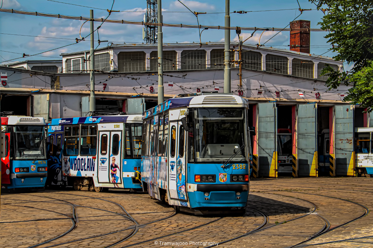 Вроцлав, Konstal 105NWr № 2382; Вроцлав, Konstal 105NWr № 2556