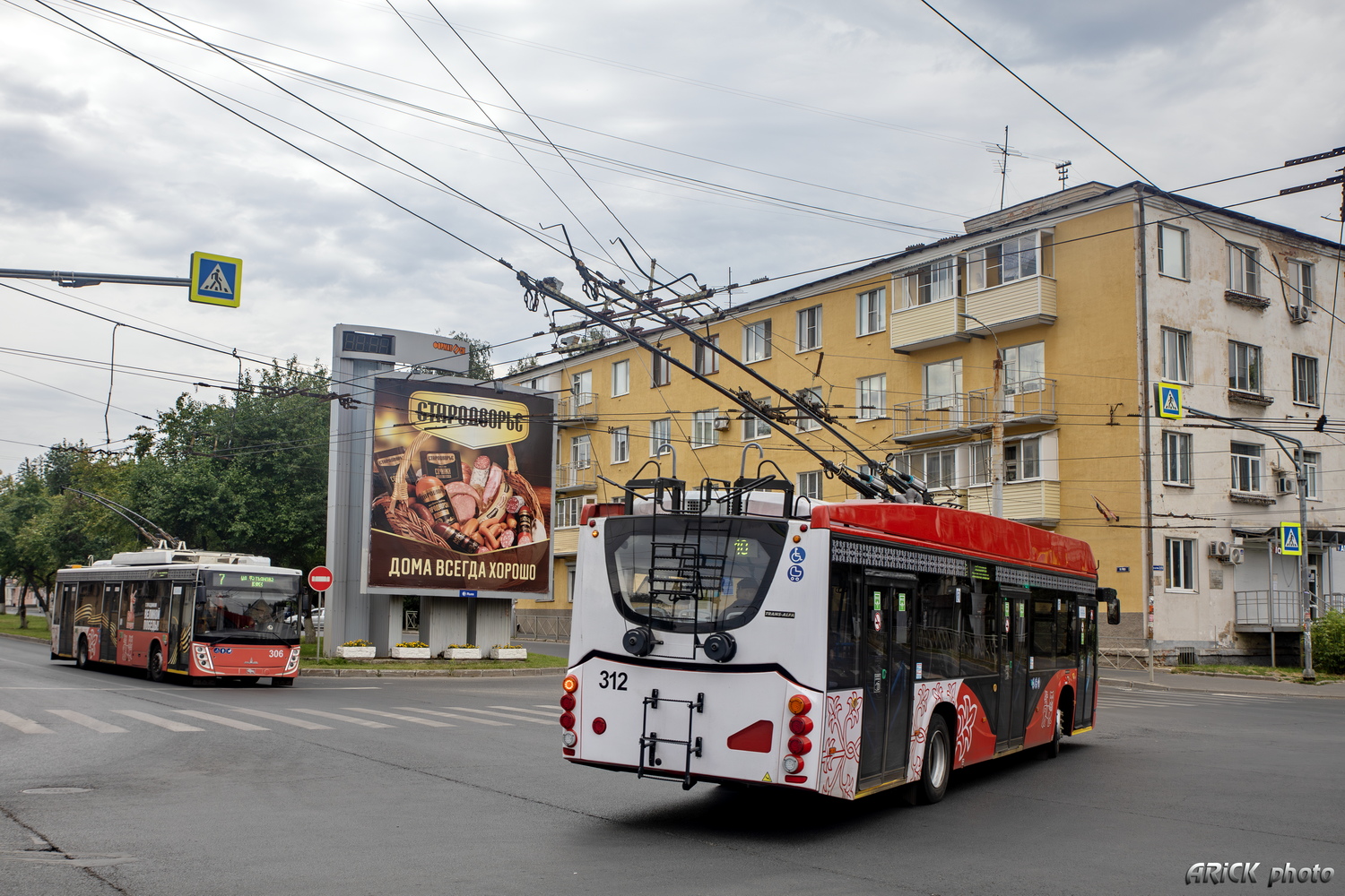 Владимир, МАЗ-203Т20 № 306; Владимир, ВМЗ-5298.01 «Авангард» № 312