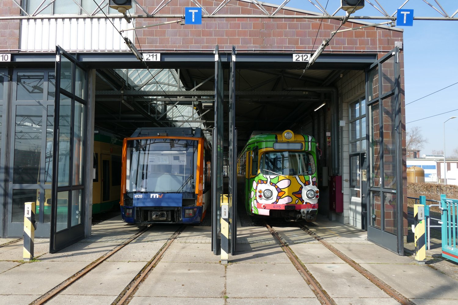 Рейн-Неккар, Adtranz V6 № 4120; Рейн-Неккар, Duewag GT8K № 4115