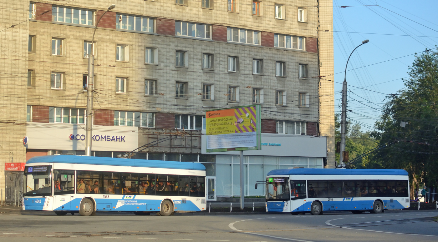 Novoszibirszk, UTTZ-6241.01 “Gorozhanin” — 4542; Novoszibirszk, UTTZ-6241.01 “Gorozhanin” — 2558