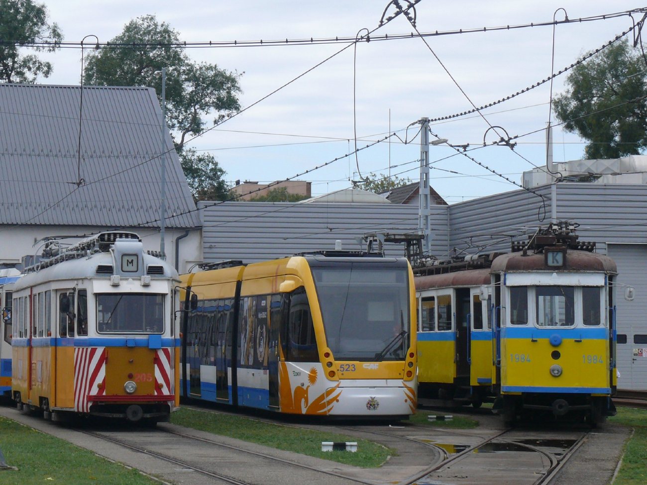 Дебрецен, Ganz UV3 № 205; Дебрецен, CAF Urbos 3 № 523; Дебрецен, BVVV F (Schlick) № 1984