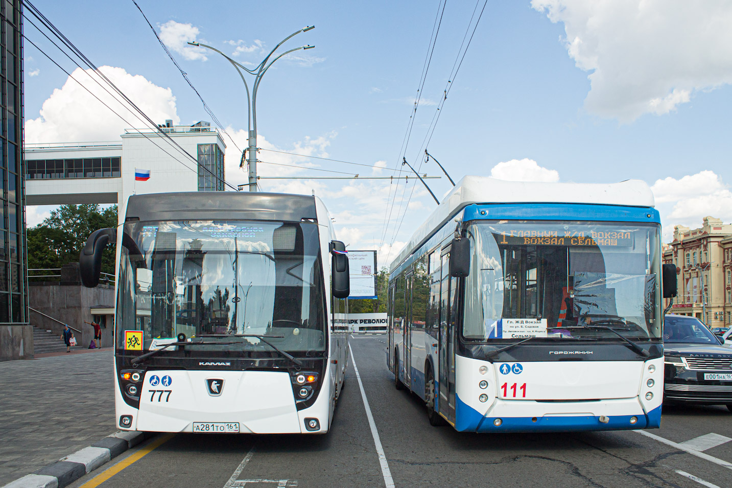 Ростов-на-Дону, КАМАЗ-6282 № 777; Ростов-на-Дону, УТТЗ-6241-10-02 «Горожанин» № 111