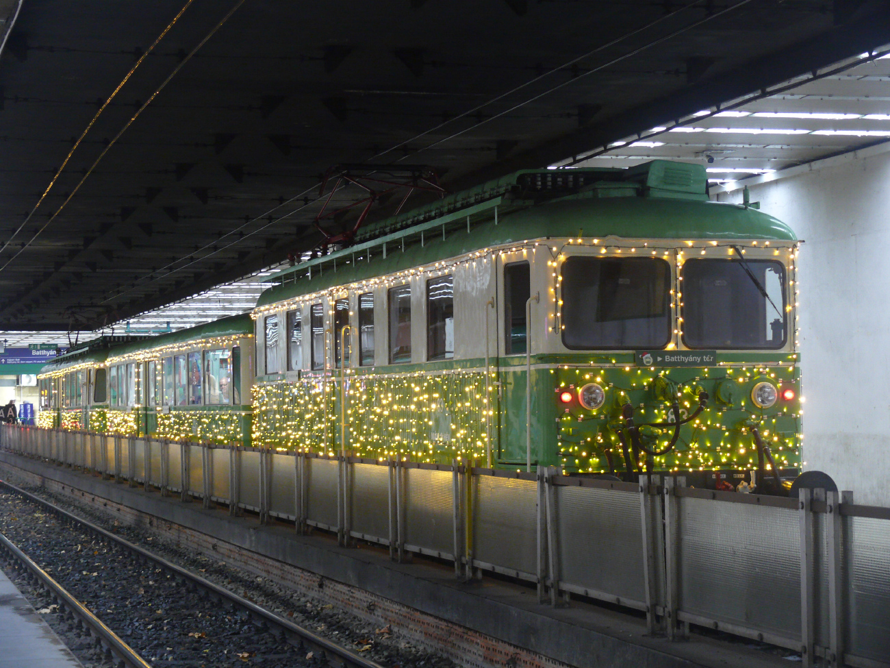 Budapest, P XV (Ganz) — 511 (P 511); Budapest, Electric locomotive — 83 (L 83)